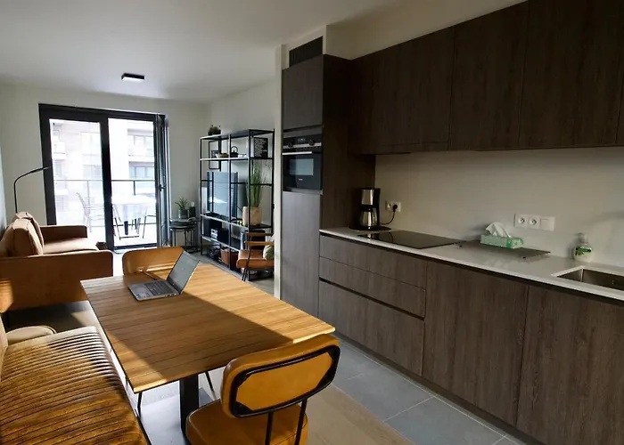 Cosy Renovated For Two In T114 *